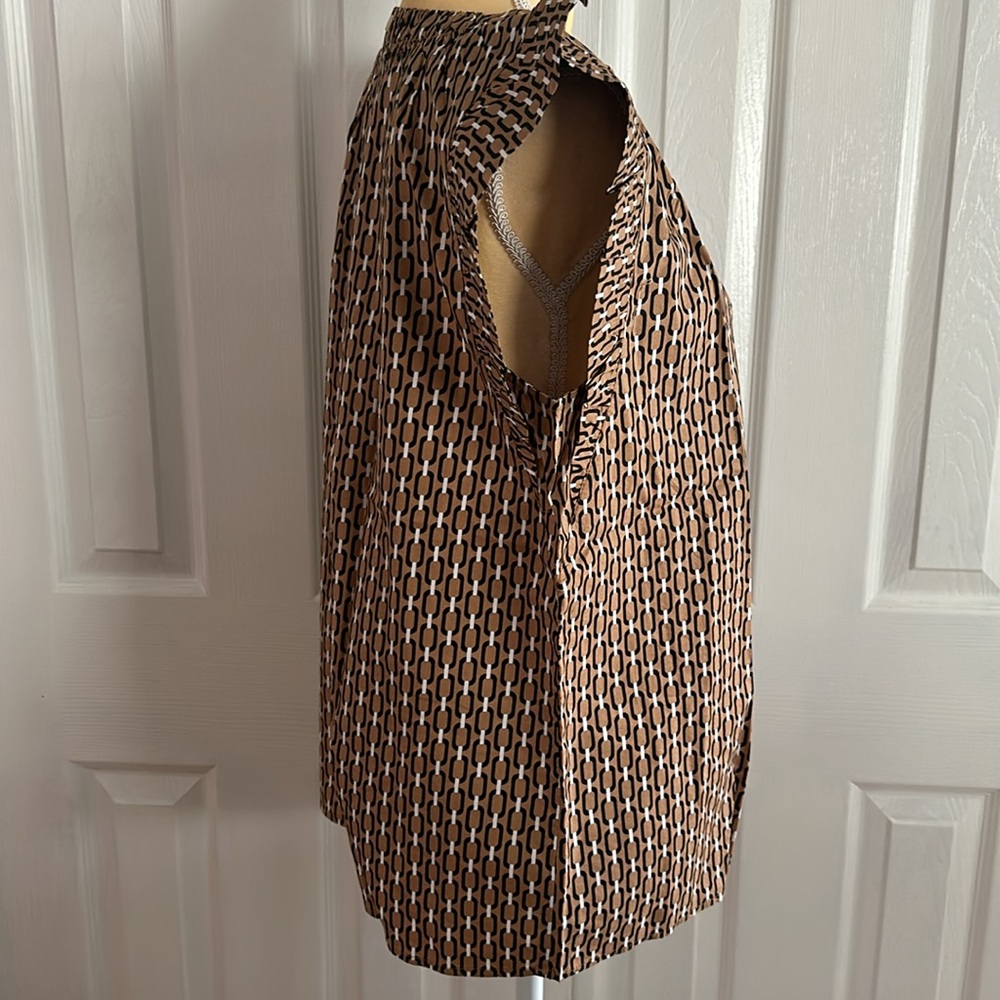 LOFT Geo Flutter Sleeve Top Size M - Picture 7 of 11